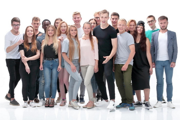 Aktuelles Gruppenfoto mit den Namen der Personen am Bild