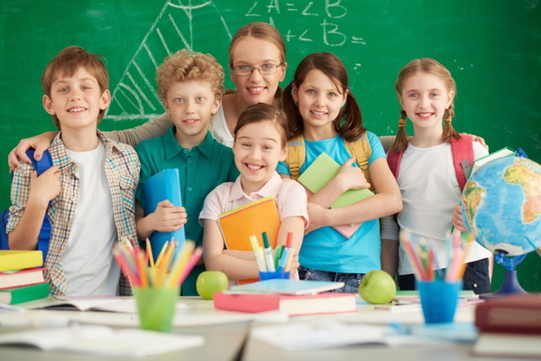Mit Schulkollegen (Klassenkameraden) in Kontakt bleiben und Klassentreffen einfach organisieren